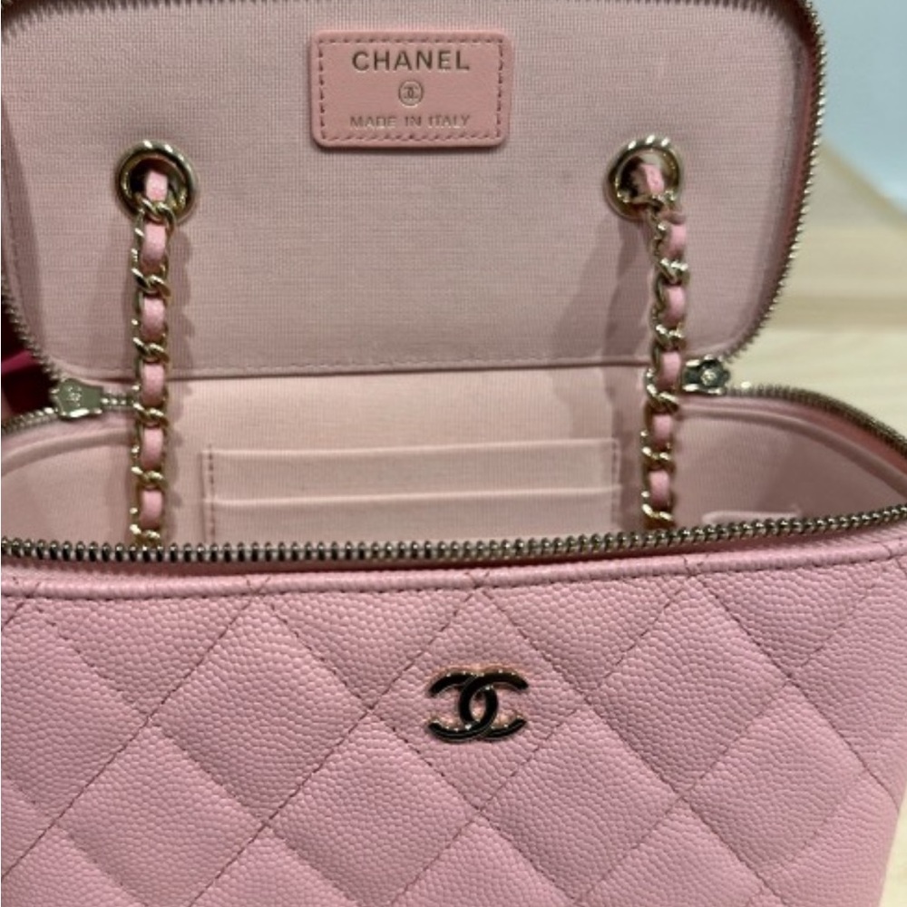 Chanel Pink Quilted Women's Bag - Picture 8 of 9
